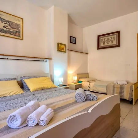 Casa Vacanze Angioy Apartment *